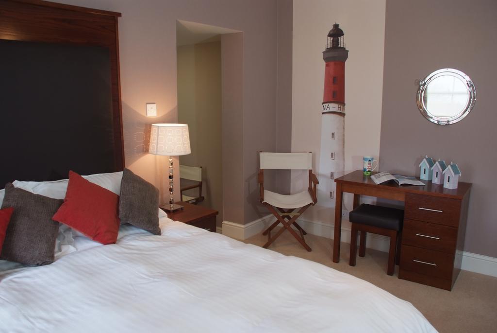 The White Horse Hotel Оувърстранд Екстериор снимка