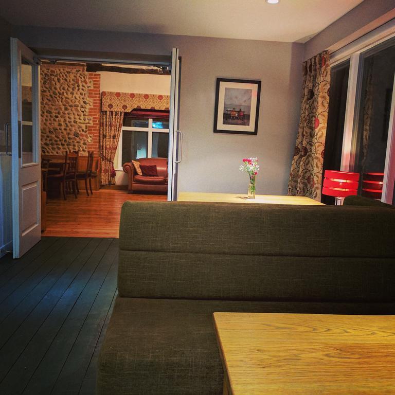 The White Horse Hotel Оувърстранд Екстериор снимка